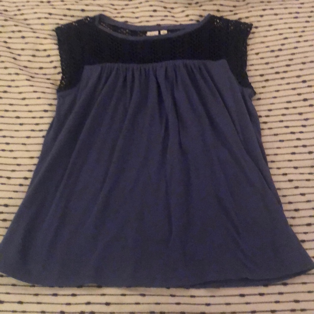 A blue Gap shirt!